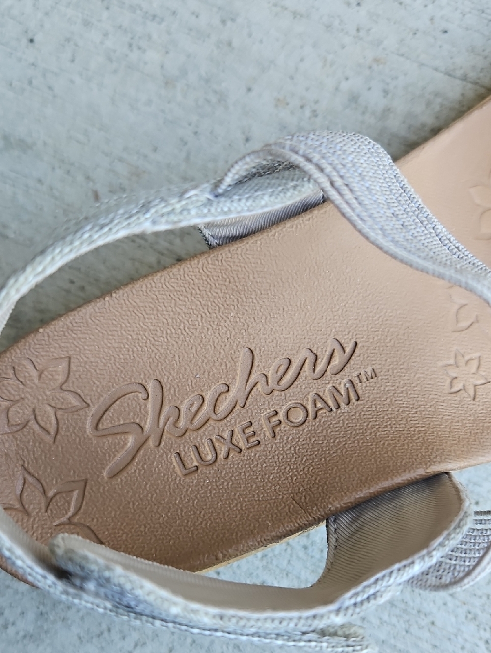 Skechers Silver Sparkle Elastic Strap Sandals 7 New Luxe Foam - Picture 7 of 11